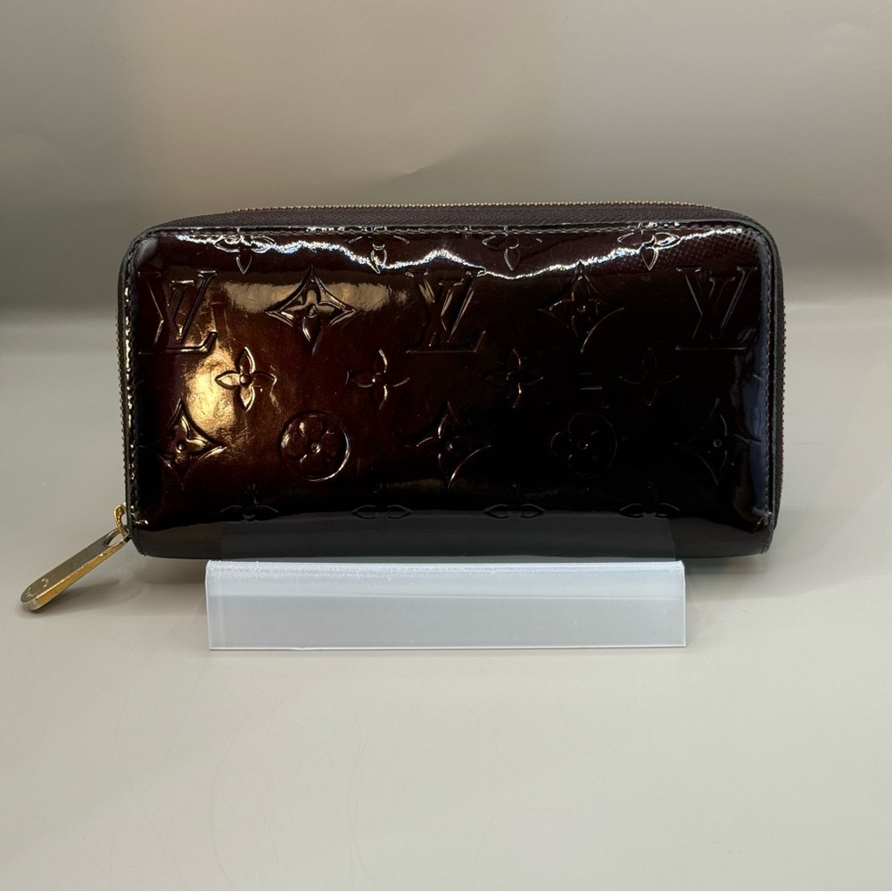 AUTHENTIC AMARANTI ( PURPLE) Vernice ZIPPY WALLET
